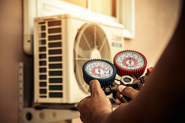 Professional Hvac technician working in Goshen, AR